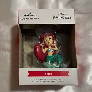 NWT: HALLMARK: Disney Ornament